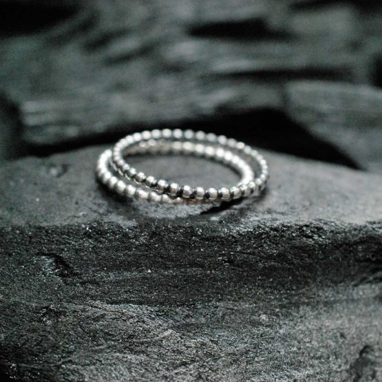 Bague artisanale éthique en argent fabriquée sur mesure