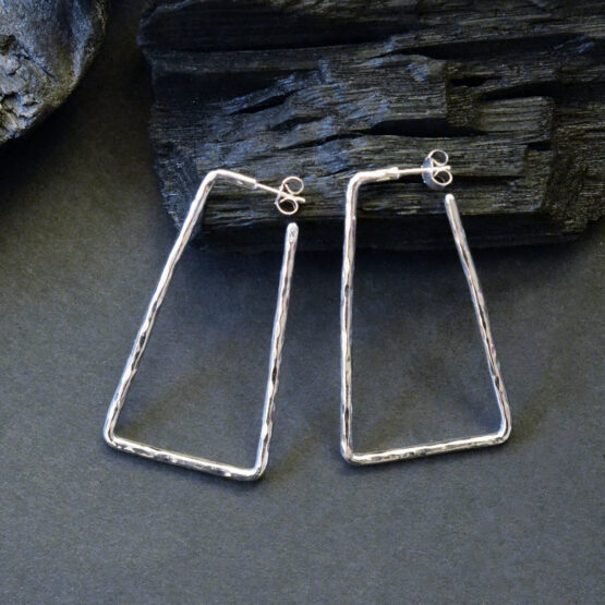 boucles d'oreilles créoles en argent massif martelé